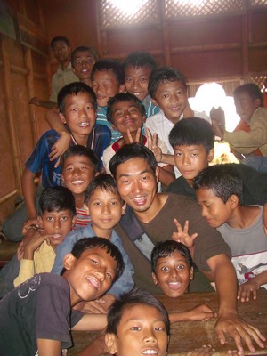 Osamu teaching at Samata Siksha Niketan School 